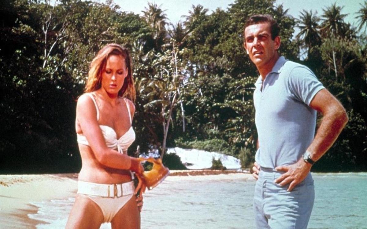 Ursula Andress (Honey Ryder), Sean Connery (James Bond)