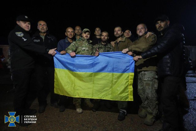 Héros d'AZOV à la maison !